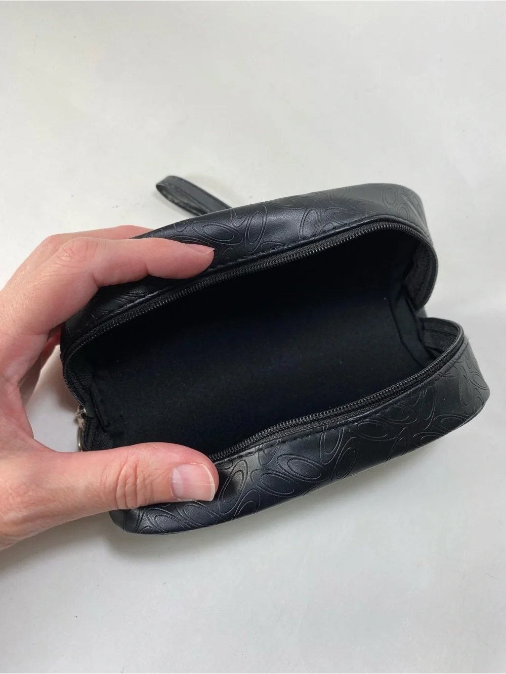 Oakley Black Embossed Logo Zipper Sunglasses Case